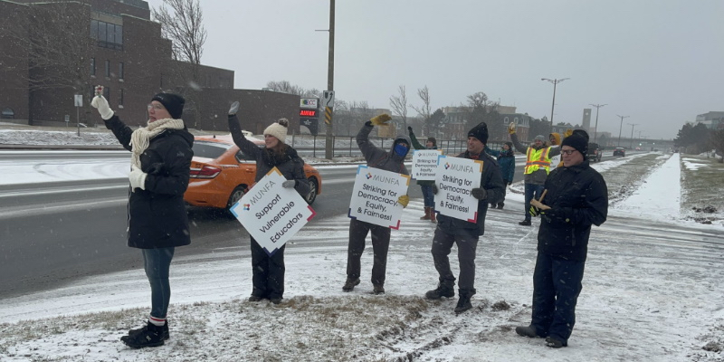 WallingNeuroLab's tweet image. Day #1 Team 8am Psyc vs Day #4 Team 8am Psyc. I think the students are after having a bit of fun now making the signs 😂 (I wanted to keep mine!)  #FairDealAtMUN