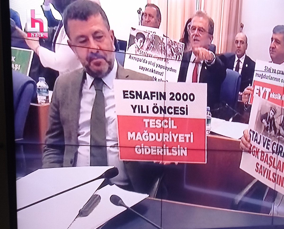 Esnafın 2000 yılı öncesi tescil mağduriyeti giderilsin.
#AKPyeTakilanlar