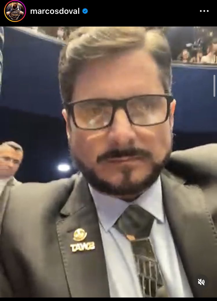 Beleza, foi golpe, tentativa de golpe e tal. Mas explica essa gravata espelhada aí, <a href="/marcosdoval/">Senador Marcos do Val</a>