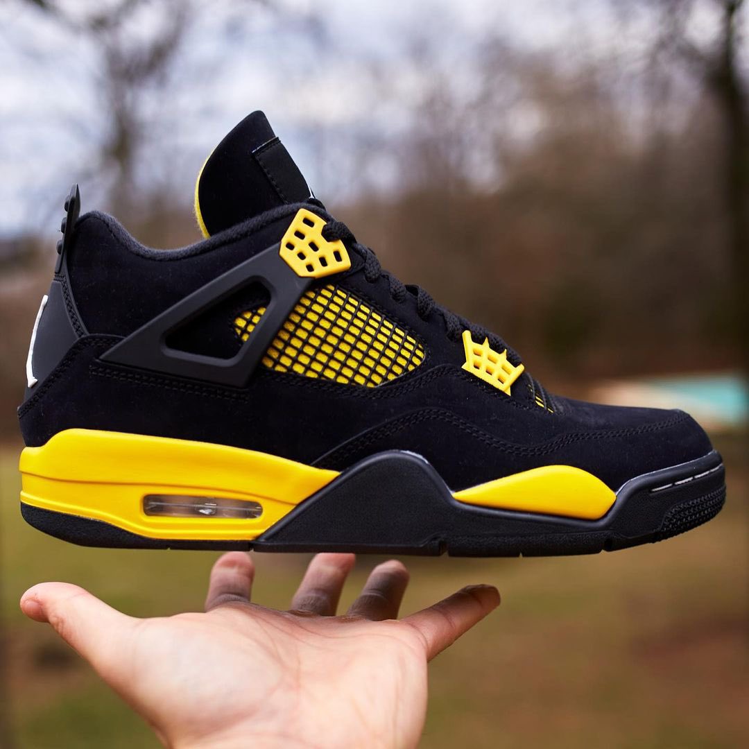 wethenewfr's tweet photo. Nouvelles photos de la Air Jordan 4 “Thunder” ⚡️

🗓 Sortie en Mai 2023 

Votre note sur 10 la team ? 🤍 https://t.co/3CKsv4qGoL