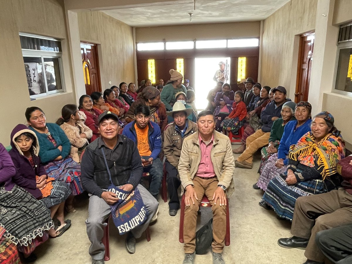 🌎🌍🌏 AVSF 🇬🇹

Encuentro con los 63 integrantes Kiche’ de la organización de productores de Totonicapán involucrados en la producción agroecológica y  abastecimiento del mercado campesino de Totonicapán, apoyados por <a href="/AVSF_ONG/">Agronomes & Vétérinaires Sans Frontières</a>, en presencia de la Sra. Roussel, Emb. 🇫🇷
#Guatemala