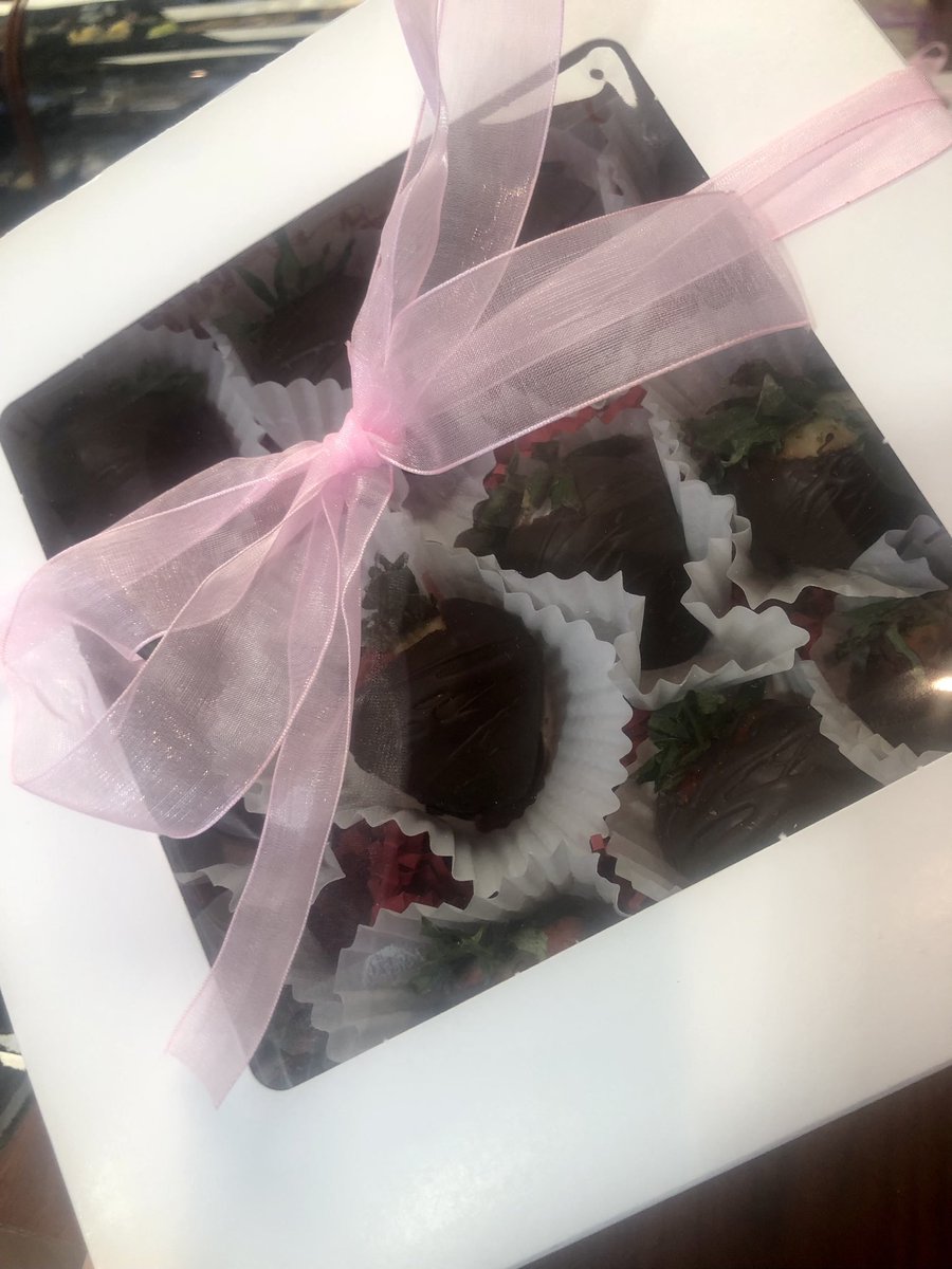 We just love these boxed Valentine’s Day goodies… Perfect for treating your significant other, neighbor, co-worker or yourself! 💕🍫🍓💕
 #dukebakery #altonillinois #granitecity #dukelicious #valentinesday2023 #chocolatecoveredstrawberries #valentinesdaygift