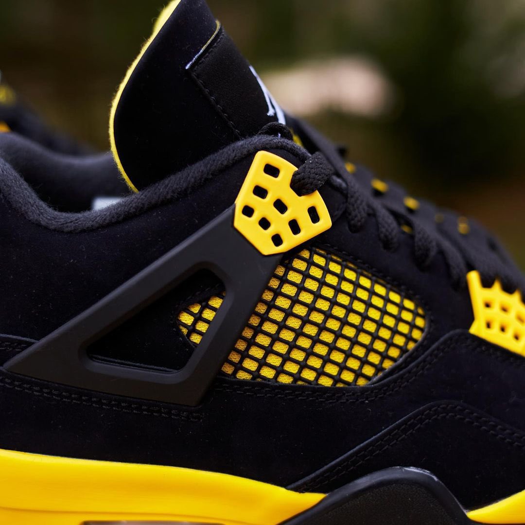 wethenewfr's tweet photo. Nouvelles photos de la Air Jordan 4 “Thunder” ⚡️

🗓 Sortie en Mai 2023 

Votre note sur 10 la team ? 🤍 https://t.co/3CKsv4qGoL