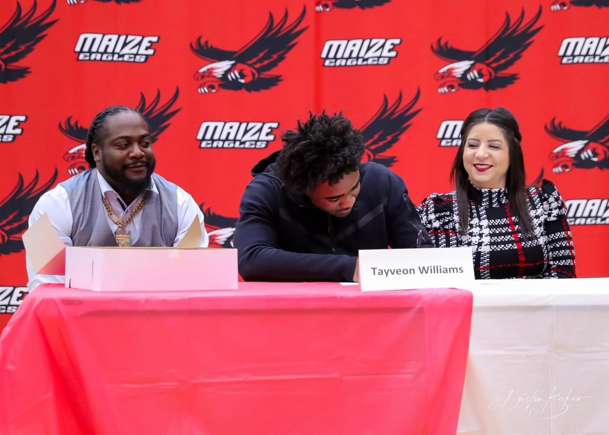 CoachMerc72's tweet photo. Fired up for these dudes @justin4stephens, @CarterDaeshaun, @TayveonWilliams Excited for y’all’s collegiate career to begin.  Best is yet to come.  Proud of guys!! #MaizeFootball #Eagles https://t.co/wbtcSfDSJk