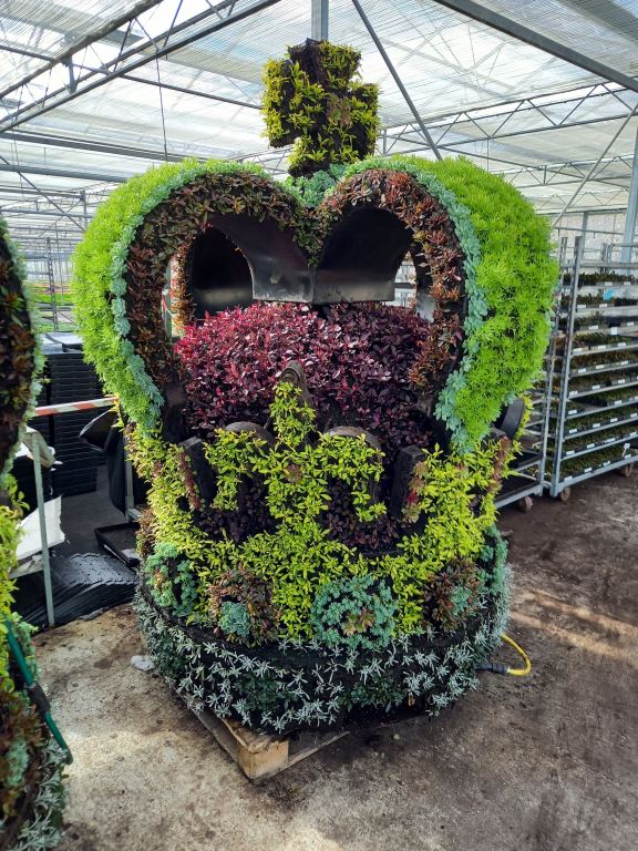 #Coronation Year Special Offer!
We are pleased to be able to offer this fantastic 2.3m high 3D crown, planted and delivered to you for June 2023 – a display which will last the entire summer:

instaplant.co.uk/products/2299-…