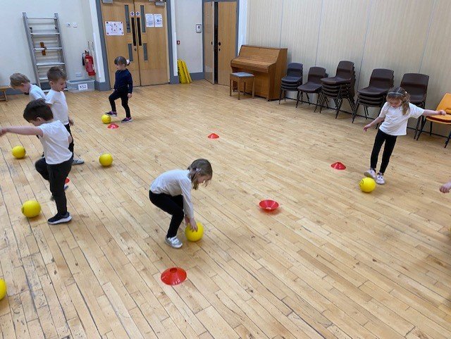 AcademyWalton's tweet photo. EYFS focused on dribbling a ball in PE today! They showed brilliant listening skills and amazing gross motor control, using little and gentle taps. I definitely think we have a few football stars in the making ๐โญโฝ #WPA #WPAEYFS #WPAPE #WPAPhysicalDevelopment https://t.co/HliPpCjwfP