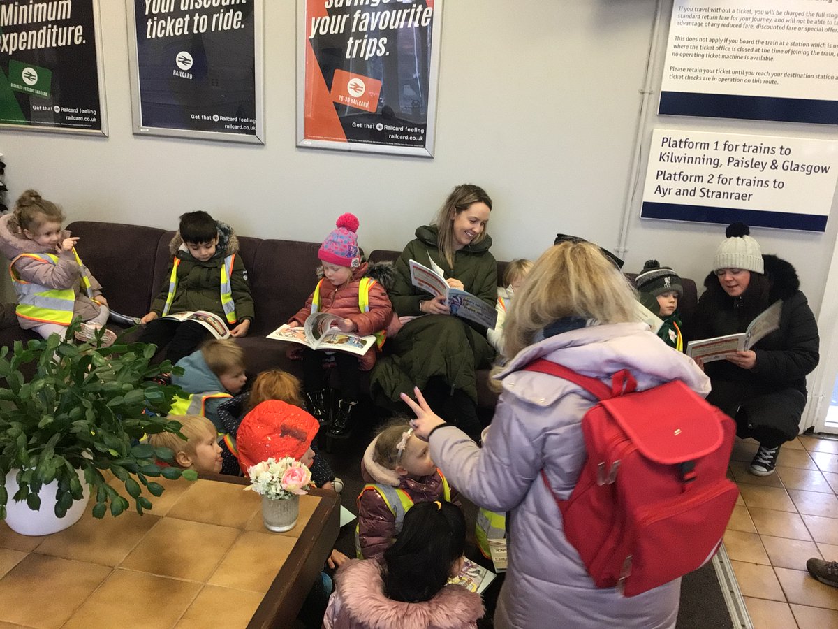 spaceplaceeyc1's tweet photo. Our children are showing lots of interest in building, construction and transport so we have been out in our local community visiting the train station 🚉
#communitylinks
#familylinks
#childleadlearning
Thank you @ScotRail for our fabulous new books💕 https://t.co/XS6BhiARHV
