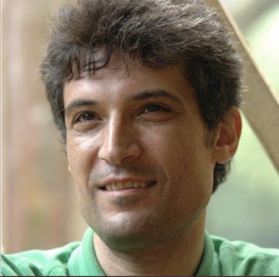 monaborzouei's tweet photo. نپرس عاشقانه نخواندم چرا !
که بر قلبِ من کوهی انباشتند
چه بسیارها در بزنگاهِ ظلم
نقابِ خود از چهره برداشتند
نفس‌هام آوار بلعیده بود 
ترک‌های زخمم مرا زنده کرد 
ندیدن در آیینه آسان نبود!
به «دردی» خودش را نشان داده «درد» …
#فرهاد_میثمی https://t.co/XguCDNMseX