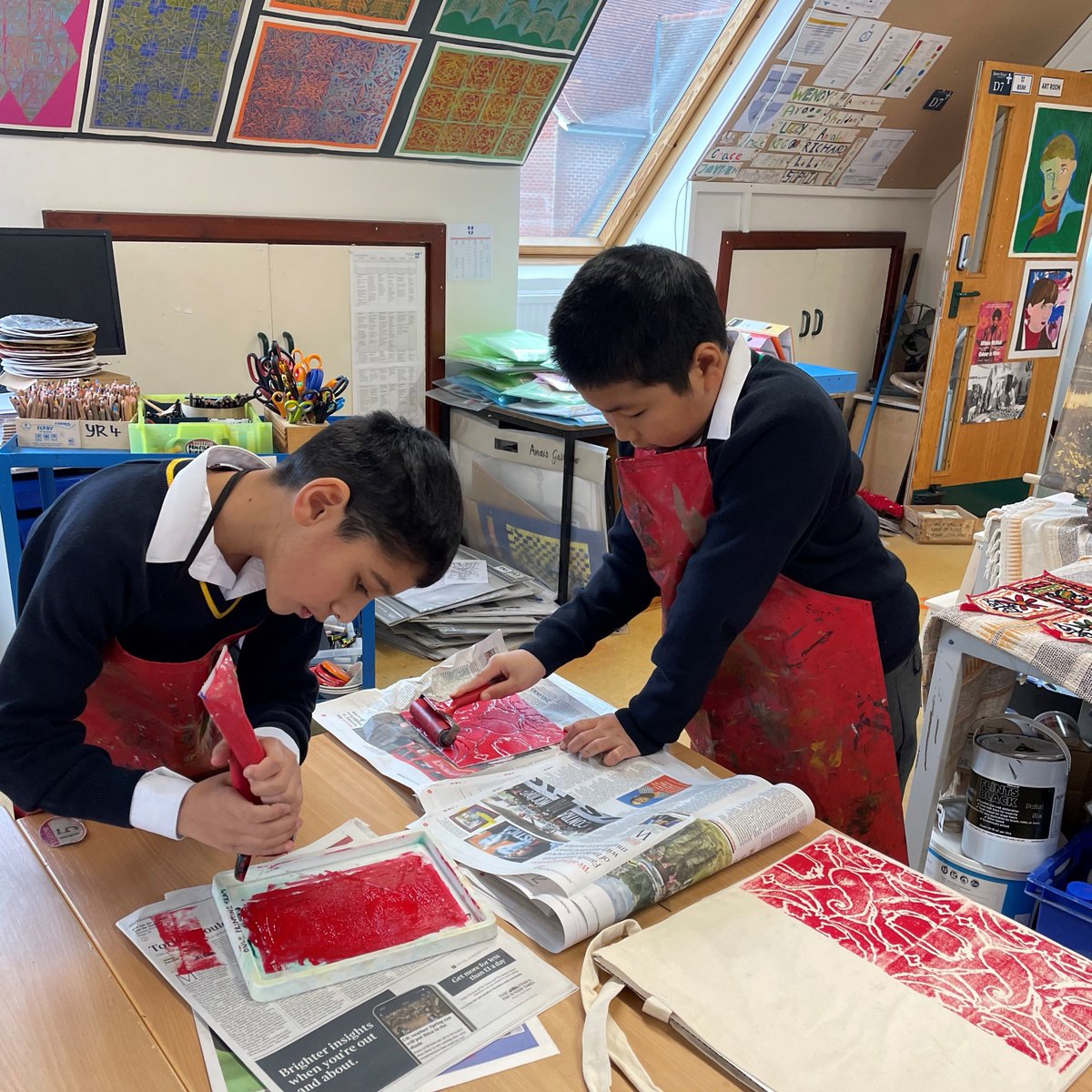 JuniorKingsSch's tweet photo. In Art, pupils in Year 6 have been learning about the Paisley pattern. The teardrop pattern inspired Year 6 to design their own repeating design and then print this onto a tote bag. The print will be a reduction method and eventually contain three colours.
#art #paisleypattern https://t.co/Emtq0hQ6Qg