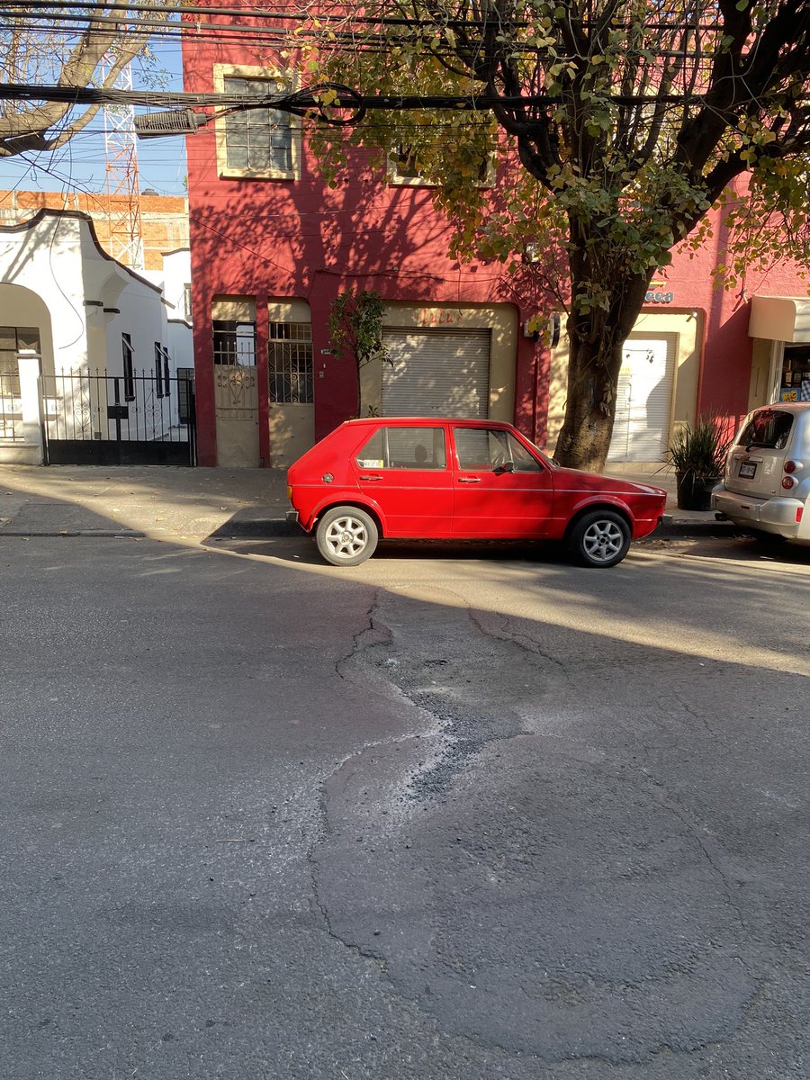 juanomarr's tweet photo. @SOBSECDMX Saludos. Quiero reportar el bache ubicado en Bajío, 231. Roma Sur. Vinieron a “arreglarlo” en diciembre y ahora está peor. 
Por favor y muchas gracias. https://t.co/aQdpy5xwms
