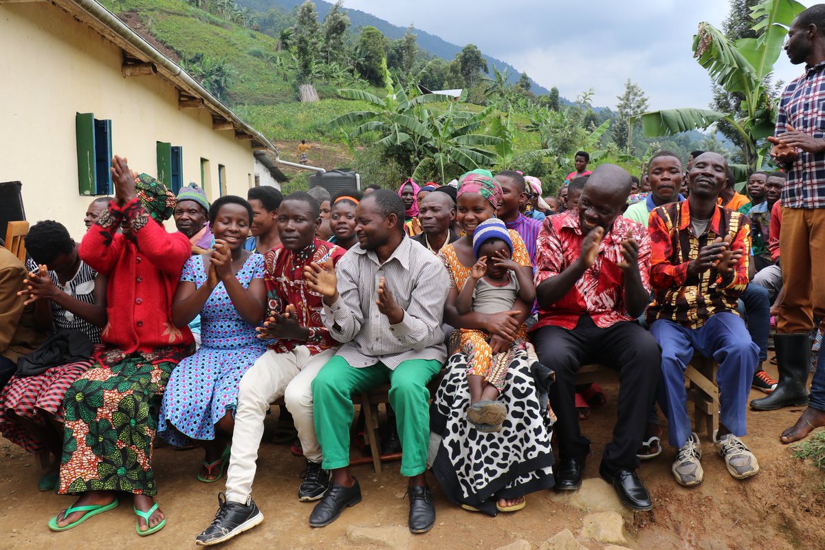 Abaturage b'Umudugudu wa Kirombuzi wo mu Kagari ka Mpumbu Umurenge wa Bushekeri batangiye gahunda y' Ubwisungane mu kwivuza bwa 2023-2024; bamaze gukusanya asaga 314,000 Frw

Ubuyobozi bwanabashimiye ko ari bo barangije kare gutanga umusanzu wa 2022-2023 100% muri Bushekeri