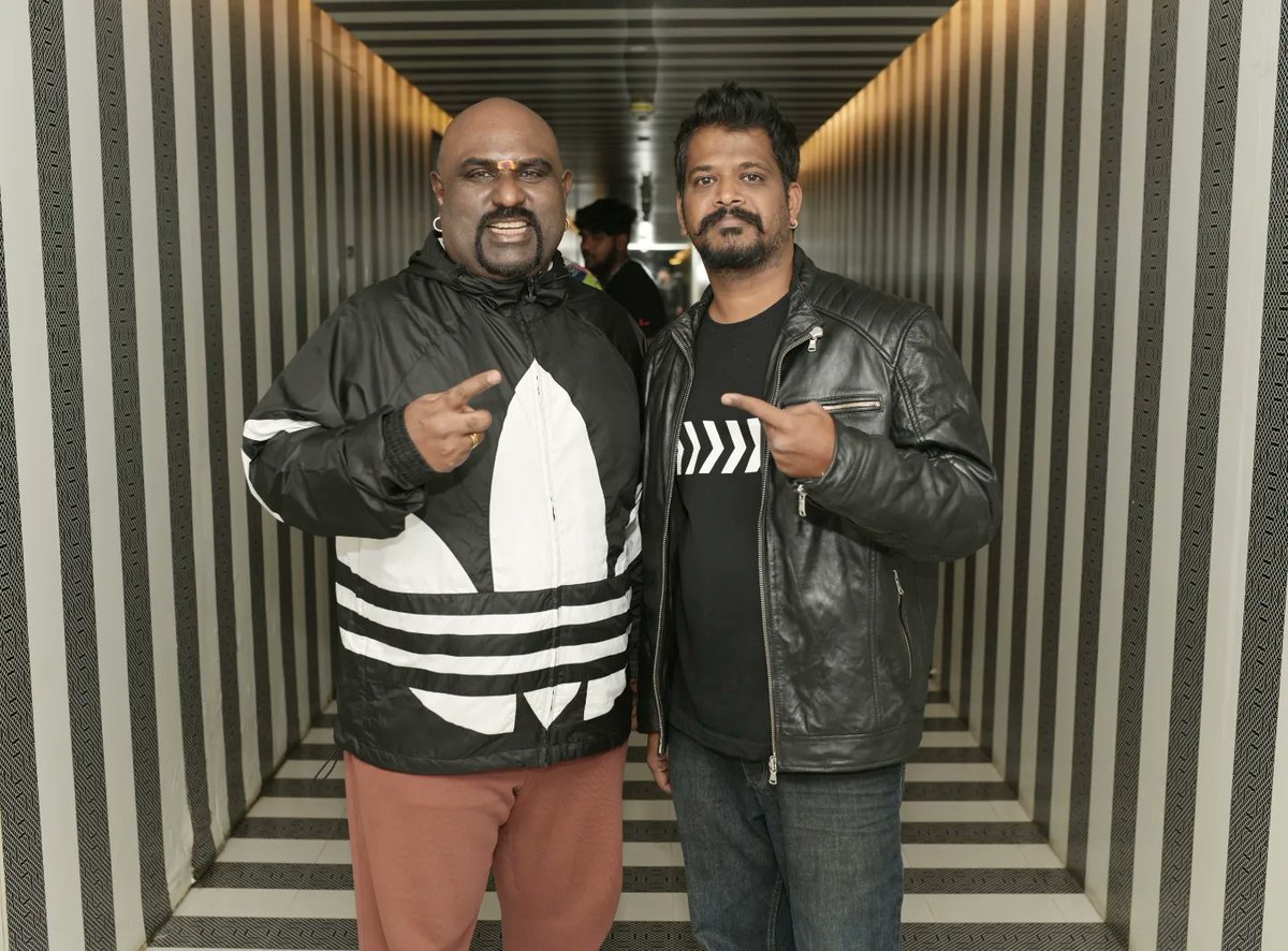 TheVinodh's tweet photo. Wowwwww it happened😍
Waited for this moment for 15 years…Yes Legends of Tamil HipHop are back @EMCEEJESZ
@iamyogib
@drburnmy
#Kg #Kavithaigundar #Yogib #burn #goosebumps #onememorabeleday❤️
#chennai #pheniox
#tamilhiphop #kggang https://t.co/PdwY9z0KPc