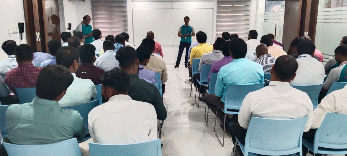 HoneyyGroup's tweet photo. New employee training at our corporate office begins today. We are set on yet another journey of providing employment in the real estate sector.
#NewEmployeeTraining #EmployeeTraining #NewTeam #FutureLeaders #RealEstateEmployees #honeyygroupemployee https://t.co/PaKQ4prdlB