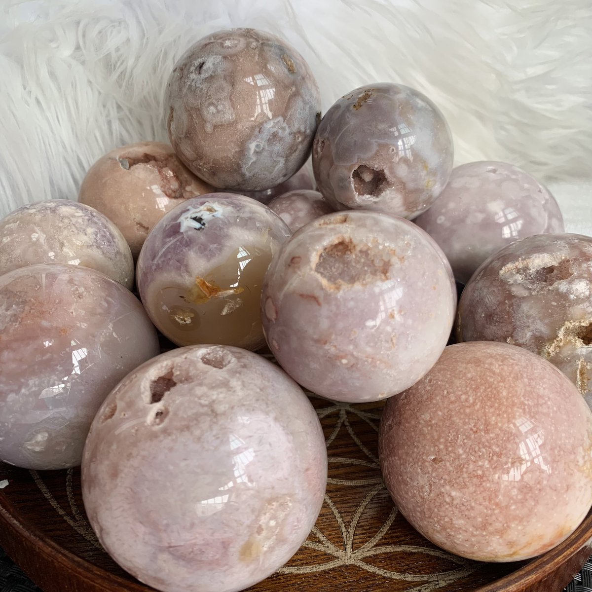 rockeastgem's tweet photo. Updated New Item
https://t.co/Jx2da5xLsC

#crystal #crystals #bismuthcrystal #selenite #pinkamethyst #floweragate  #amethyst #crystalheart #crystalwholesale #crystallove https://t.co/OUjEwP4PW0