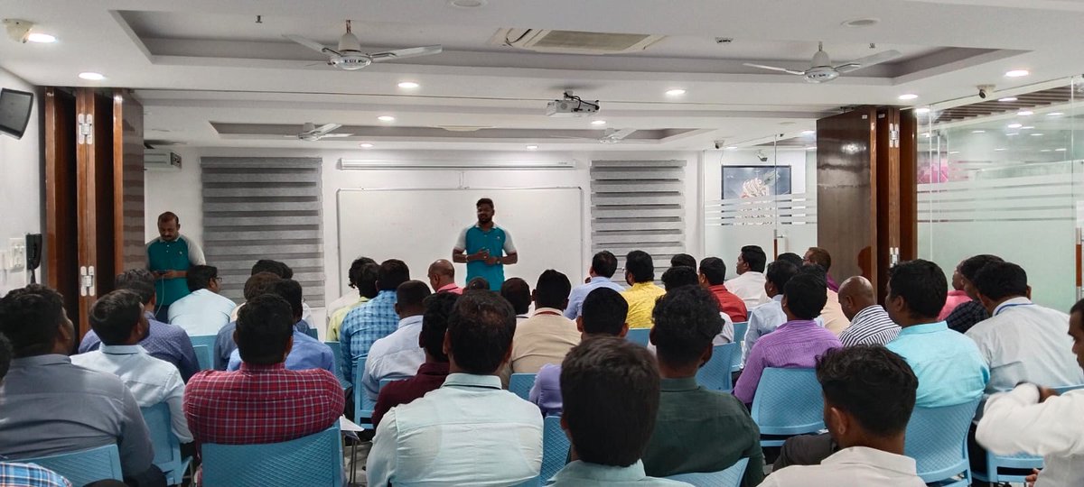 HoneyyGroup's tweet photo. New employee training at our corporate office begins today. We are set on yet another journey of providing employment in the real estate sector.
#NewEmployeeTraining #EmployeeTraining #NewTeam #FutureLeaders #RealEstateEmployees #honeyygroupemployee https://t.co/paaAOM8ljs