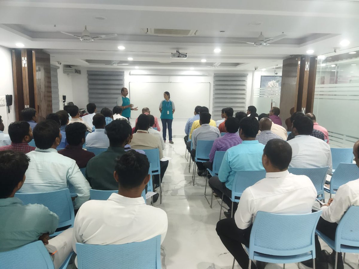 HoneyyGroup's tweet photo. New employee training at our corporate office begins today. We are set on yet another journey of providing employment in the real estate sector.
#NewEmployeeTraining #EmployeeTraining #NewTeam #FutureLeaders #RealEstateEmployees #honeyygroupemployee https://t.co/paaAOM8ljs