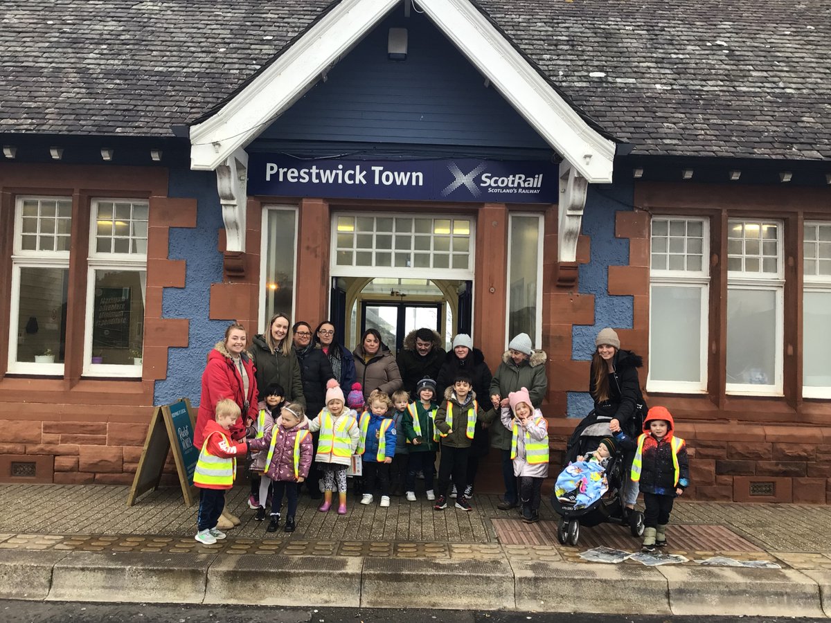 spaceplaceeyc1's tweet photo. Our children are showing lots of interest in building, construction and transport so we have been out in our local community visiting the train station 🚉
#communitylinks
#familylinks
#childleadlearning
Thank you @ScotRail for our fabulous new books💕 https://t.co/XS6BhiARHV