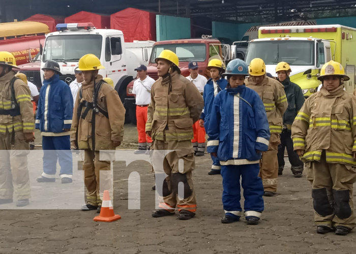 canaltn8's tweet photo. #Nicaragua | Bomberos de nuevo ingreso de los municipios de San Pedro del Norte, #Dipilto, La Conquista y #Cuapa, (de estos 7 mujeres), realizaron una actividad demostrativa del uso y manejo del equipo de protección personal en superación de obstáculos. https://t.co/xF5mWGQBUb