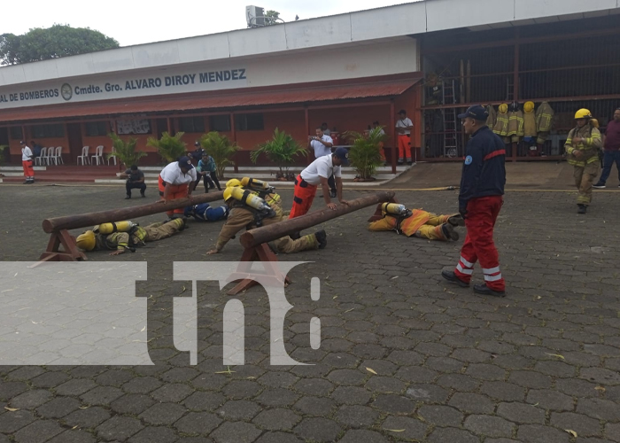 canaltn8's tweet photo. #Nicaragua | Bomberos de nuevo ingreso de los municipios de San Pedro del Norte, #Dipilto, La Conquista y #Cuapa, (de estos 7 mujeres), realizaron una actividad demostrativa del uso y manejo del equipo de protección personal en superación de obstáculos. https://t.co/xF5mWGQBUb