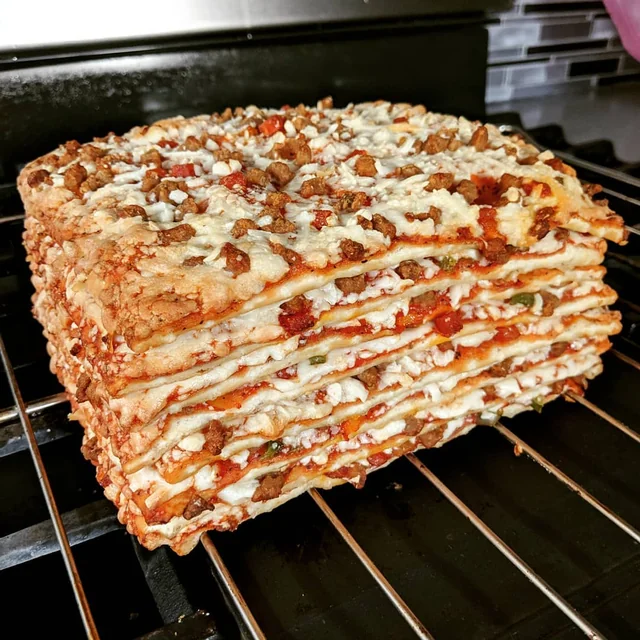 messedupfoods's tweet photo. totino's 8-layer birthday pizza cake https://t.co/3ukH7Bc8Zy