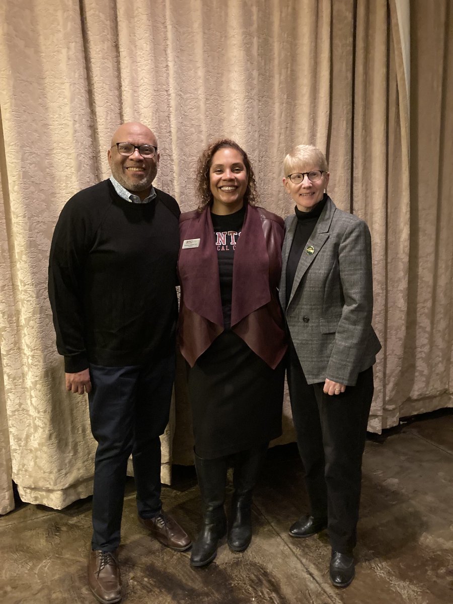 A great legislative reception last night co-hosted with president colleagues of south King County, John Mosby (Highline) and Yoshiko Harden (RentonTech). Stronger together serving our students and communities!
#GreenRiverCollege
#RentonTechCC
#HighlineCollege
#SBCTC
