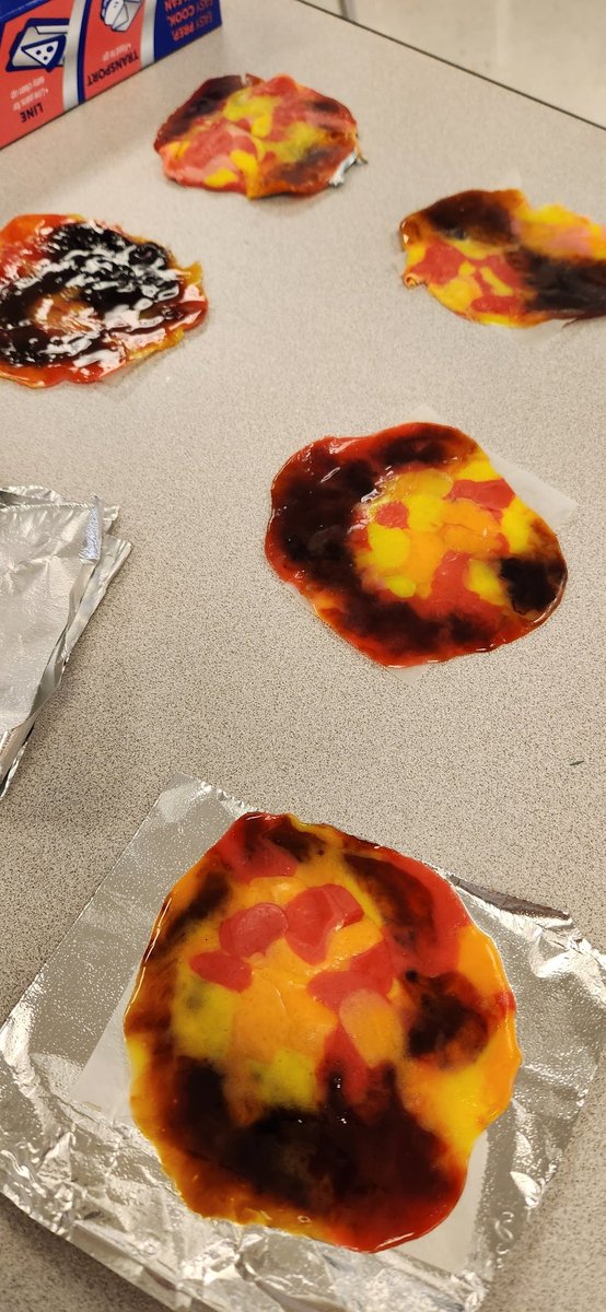 jpeter_HMS's tweet photo. The rock cycle has never been so sweet! Formation of sediments to melting into igneous this is a fun lab! #CavScience @Hernando_MS @LRocha_HMS @RNava_HMS @ENFlores_HMS @bahia_HMS https://t.co/JTapcqsdiS