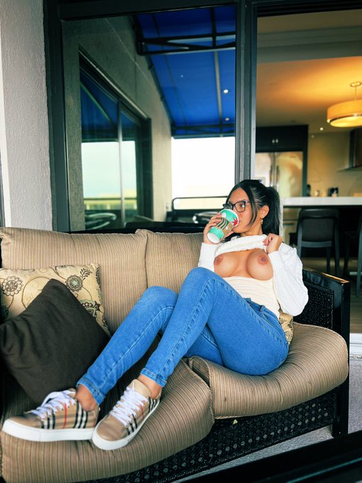 What are we doing today? ❤️ https://t.co/RrIywFbb3P