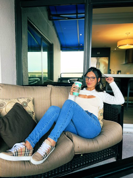 What are we doing today? ❤️ https://t.co/RrIywFbb3P