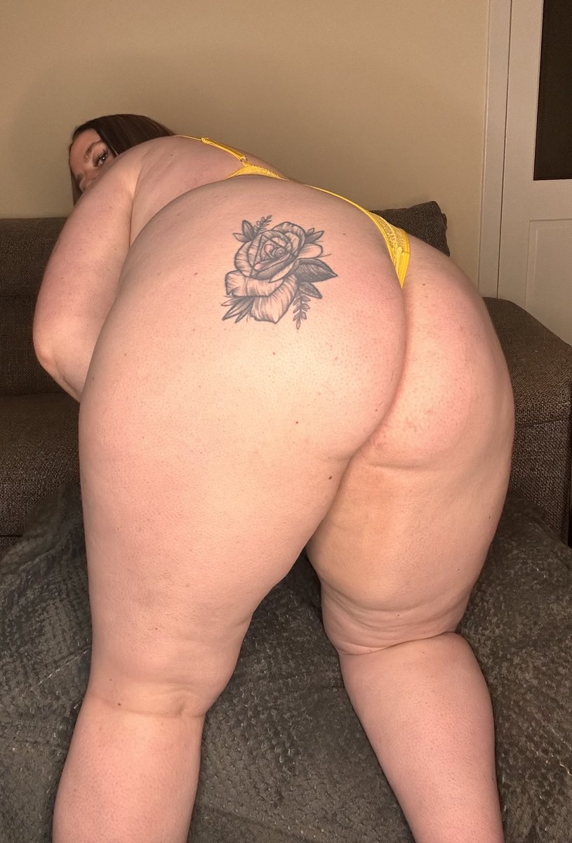 beccablairxo's tweet photo. ITS MY BIRTHDAY MONTH AND MY OF IS 80% OFF!! 🎂🥳 HALF PRICE CUSTOMS AND DICK RATINGS TOO!! https://t.co/4W4ouXW72F