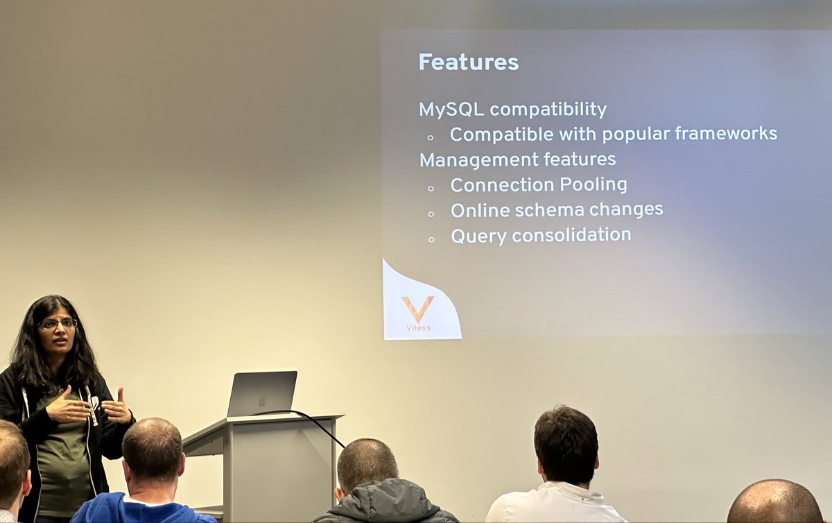 _digitalknight's tweet photo. Watching a session about Vitess from @ATechGirl at #FOSDEM #mysqldays https://t.co/dIBCsIYQDr
