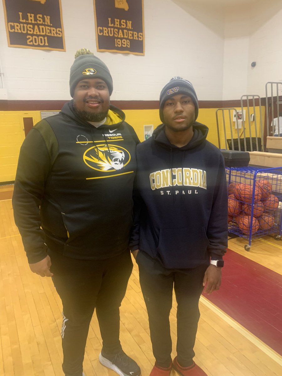 Going to miss my guys! Go get it in at the next level! Much love! #lhsn #trenchbaby #differentbreed <a href="/Ricky2x_/">Ricky Dixon</a> <a href="/Marv1_05/">Marvin Stringfellow Jr</a> <a href="/KyronDunae/">ky</a> <a href="/Marquis38241155/">Marquis Coleman</a>