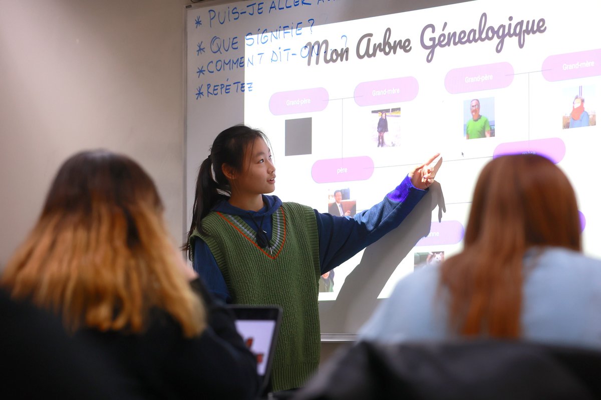 CushingLanguage's tweet photo. Students leverage their French learning to give five minute presentations of their family trees to their classmates.

Full Gallery ➡️ https://t.co/v2rmbjsylW https://t.co/Pmqg1oNPF0