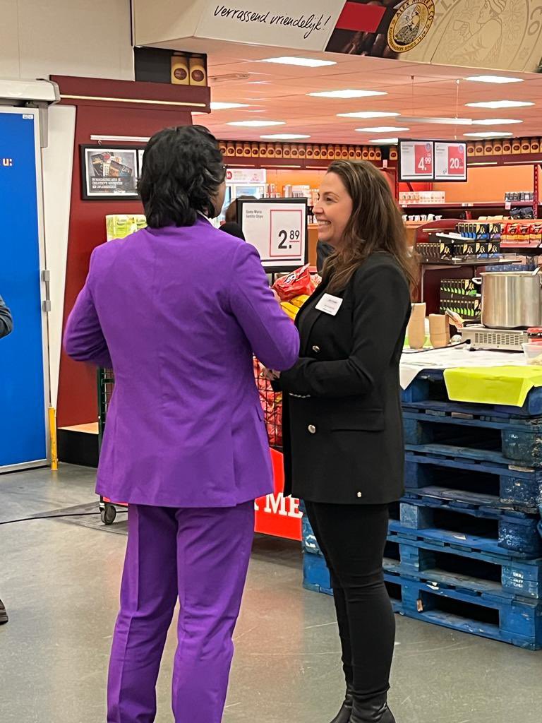 Amy van der Ham tweet media