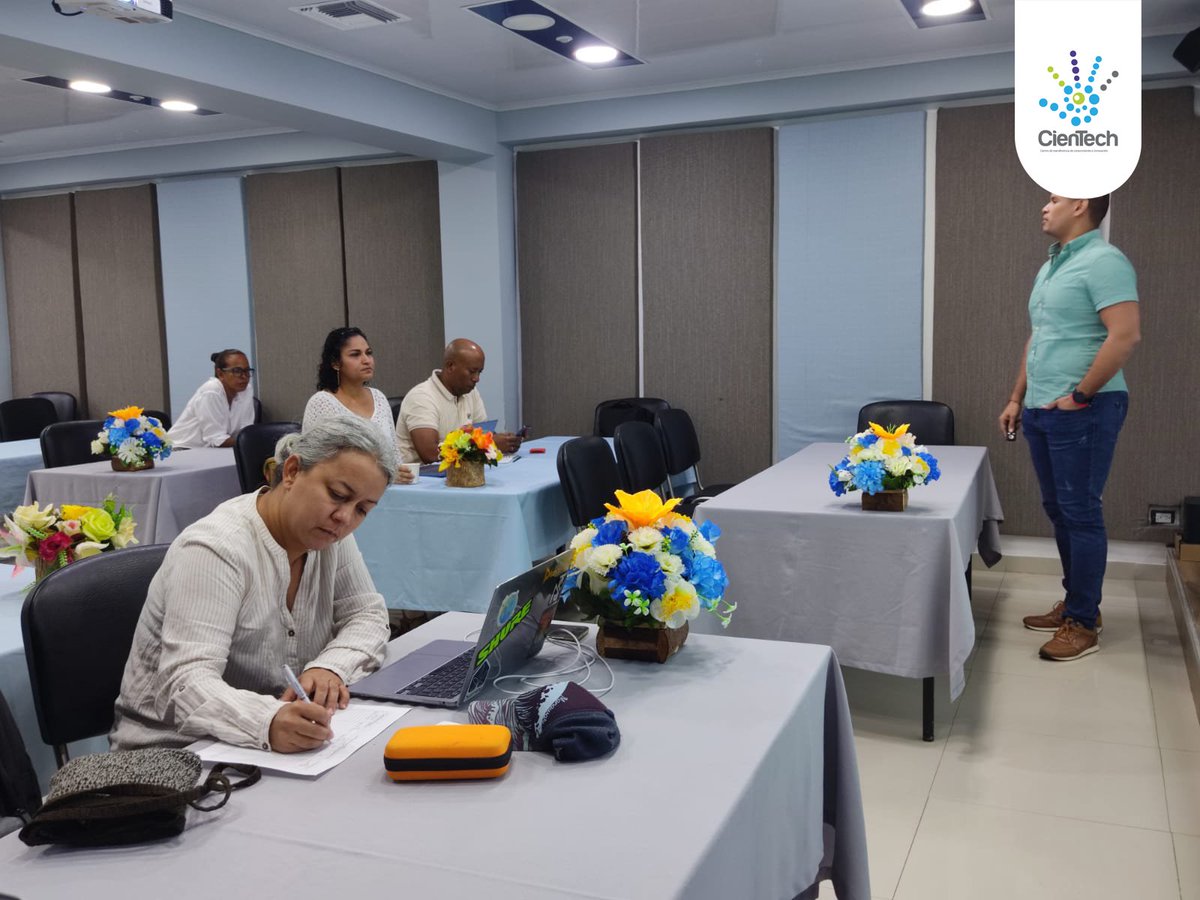 CienTech_org's tweet photo. +20 actores del ecosistema científico tecnológico del Archipiélago de San Andrés, Providencia y Santa Catalina fueron entrenados en la Estructuración, Gestión y Ejecución de proyectos de CTeI gracias al proyecto de fortalecimiento ejecutado por @unisimon https://t.co/FUXCMc7IZO