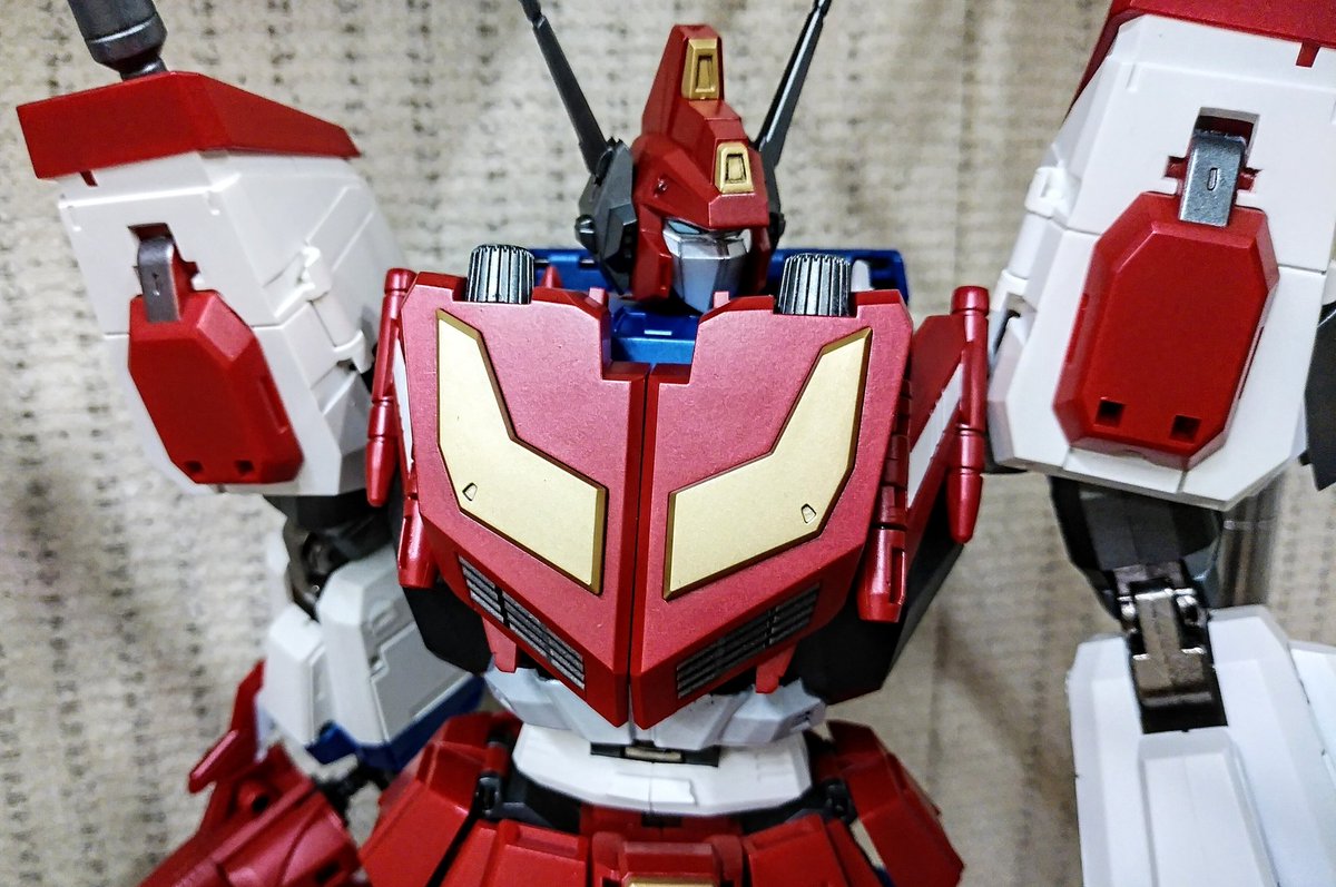 PdVYLYd4rurfD8c's tweet photo. IRONTRANS STARBLADE
サードパーティーアイテムですが(^-^;アマゾンで買いやすいお値段だったのでお迎え！いや～箱の中で指が散乱してたり顔が薄かったので鉛筆で墨入れしたり、ツッコミ所満載ですがナイスバディで相殺されました(*´ω`*)
#IRONTRANS 
#STARBLADE https://t.co/7cv8gsJIuS