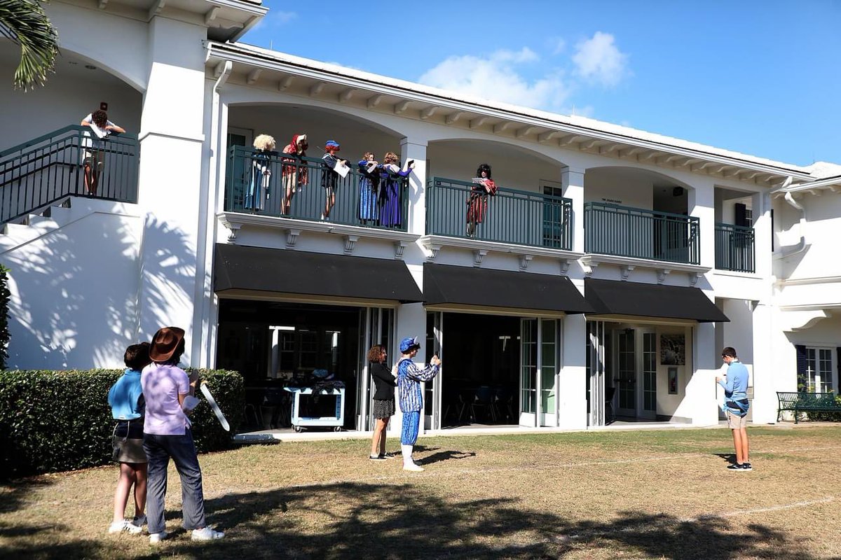 GSSstingrays's tweet photo. Grade 8 students filmed their ROMEO & JULIET balcony scenes this week with Mrs. Bianco. The students had a great time dressing up, re-writing the famous scene in their own vernacular, and filming one another for their ROMEO & JULIET movie project.
#gulfstreamschool https://t.co/PifOqp6FFA