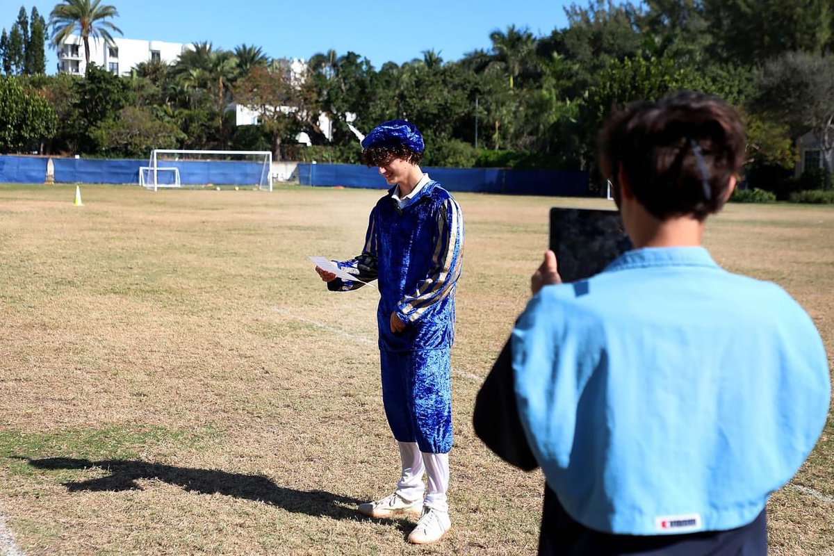 GSSstingrays's tweet photo. Grade 8 students filmed their ROMEO & JULIET balcony scenes this week with Mrs. Bianco. The students had a great time dressing up, re-writing the famous scene in their own vernacular, and filming one another for their ROMEO & JULIET movie project.
#gulfstreamschool https://t.co/PifOqp6FFA