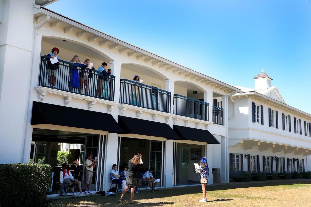 GSSstingrays's tweet photo. Grade 8 students filmed their ROMEO & JULIET balcony scenes this week with Mrs. Bianco. The students had a great time dressing up, re-writing the famous scene in their own vernacular, and filming one another for their ROMEO & JULIET movie project.
#gulfstreamschool https://t.co/PifOqp6FFA