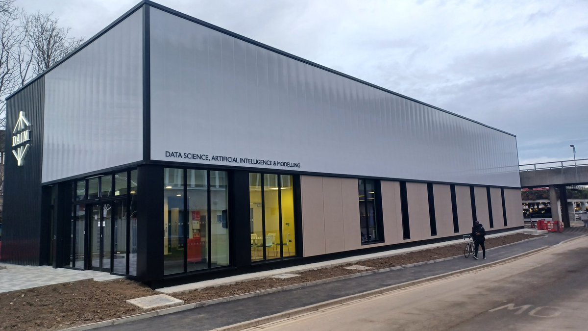 VC_Hull's tweet photo. This week, we opened the brilliant new Data Science, Artificial Intelligence and Modelling (DAIM) building at @UniOfHull. It's a terrific facility for our students. https://t.co/BTHb6urA3f