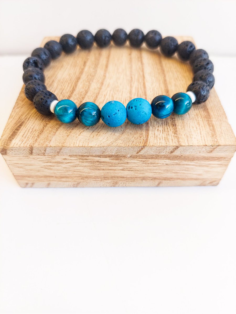 BranchLaquanya's tweet photo. Diffused Blue Tiger Eye With White Spacers Beaded Bracelet 💙🖤🤍
.
.
💙🖤 Shop Your Favorite Diffused Beaded Bracelet Jewelry Styles or Accessories 🛍 
.
.
#blackownedbusiness #boutiqueshopping #jewelry #lasvegas #jewelryblogger #beadedjewelry #costumejewelry #stonejewelry https://t.co/DQxMHY0Liw