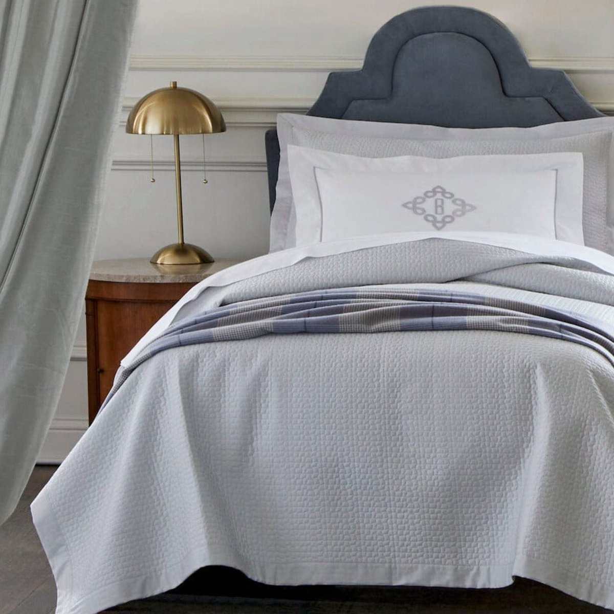 FigLinens's tweet photo. We’re OBSESSED with the dreamy new Hamilton Coverlets &amp; Shams by @PeacockAlley!

These luxurious quilted coverlets have a 100% cotton sateen shell made of the finest materials in Portugal. Hamilton will add a clean-lined, textured look to any room.

#interiordesign #homedecor https://t.co/96WHMfjig6