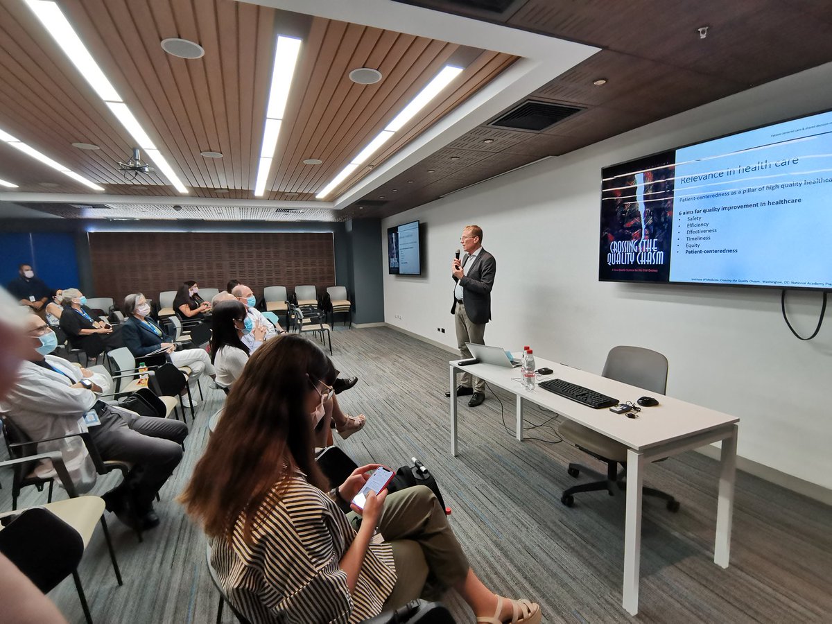 IsabelleScholl's tweet photo. Thrilled to be @FALPfundacion with @bravop17 @MHAERTER @PolaHahlweg @nadinelages to speak about #patientcenteredcare #shareddecisionmaking in #cancer care & do discuss best practices in cancer centers #UCCH https://t.co/xiIMhiqdMo