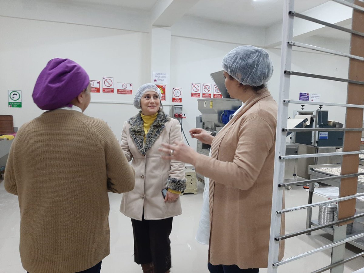 akkadinKayseri's tweet photo. İl Kadın Kolları Başkanımız Sayın Emine Timuçin ile birlikte; S.S Kayseri Kadim Kadınlar-Kadın Girişimi Üretim ve İşletme Kooperatifi’ni ziyaret ettik. 

Hanımlarımızın maharetli ellerinin değdiği birbirinden güzel ev yemekleri, mantılar tadılmaya değer…🤗 https://t.co/kcF761VaRr