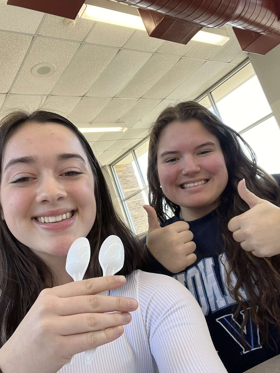 KeeSpoons23's tweet photo. Jean eliminates Kyra. Continues to log more minutes in spoons than in basketball. Like you picked a good one. https://t.co/RqGhFtG3WQ