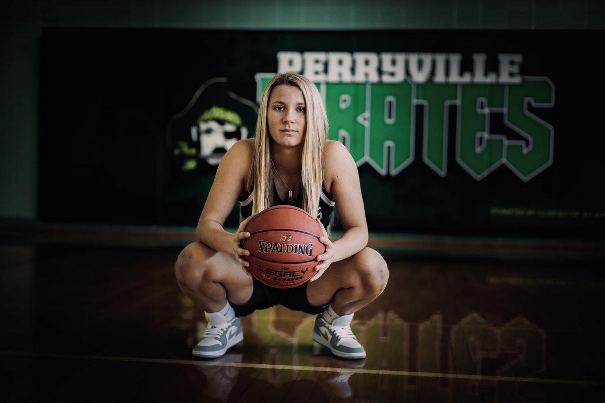 The other exciting news…

Please welcome another commit to the 2023 class! Meet Kyla Schnurbusch! 

Position: Guard 
From: Perryville, MO 
HS: Perryville 

Welcome to the family <a href="/schnurbusch_2/">Kyla Schnurbusch</a> 

#COMMIT