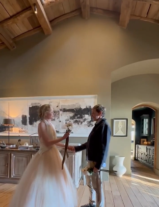 Z100NewYork's tweet image. #PortiadeRossi surprised #EllenDeGeneres with a vow renewal officiated by #KrisJenner 🤯