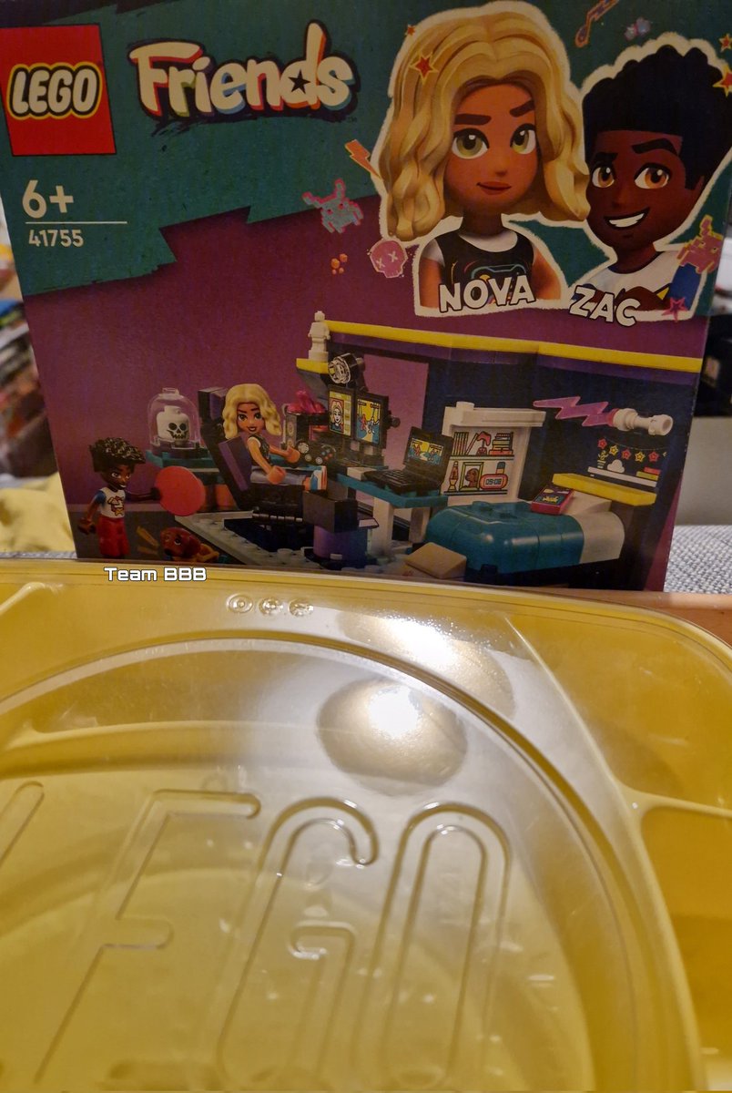TeamBBB123's tweet image. Making this awesome set this afternoon! Nova is a gamer and they have sweet little disabled doggie too 😍

#lego #legominifigures #legoset #newlegoset #legonew #legodisability #legodog #legogamer #toyphotography #legophotography @LEGO_Group