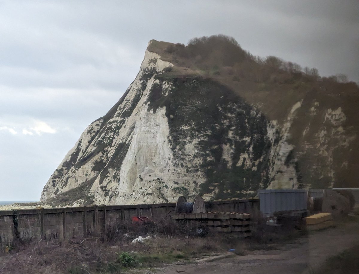 DownOnTheStour's tweet photo. Dover Priory &amp; The Rounder ✅

Well that's the main goal of the day accomplished time to head back to the smoke 💨

#DispatchersOfTwitter #RailwayPhotography #railwaytwitter #class395 #class375 #dover #whitecliffs https://t.co/EWGYA7VcCO