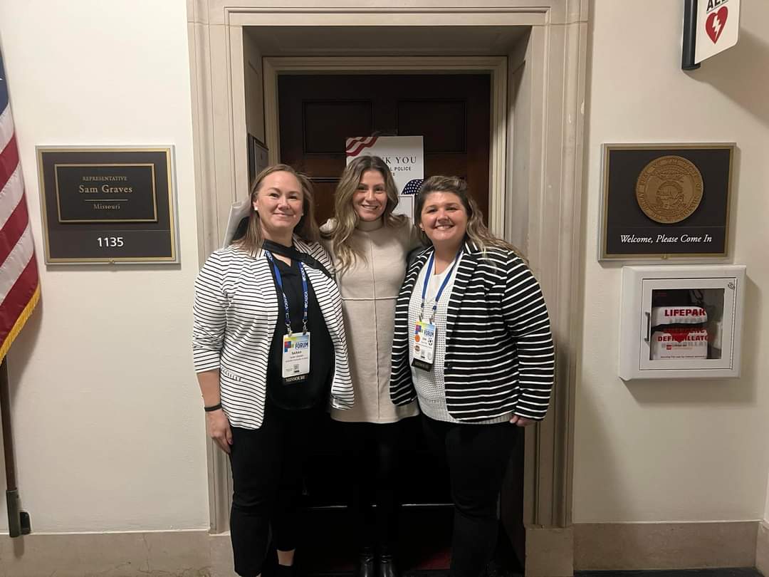 SmithvilleMOCIA's tweet image. Smithville School District and 2017-2018 Trading Card Program alum, Mira Bannwarth, works for @RepSamGraves office in Washington, D.C. She gave coalition leaders Sarah Ulledahl and @ATGINI a tour of the Capitol during #cadcaforum2023 Capitol Hill Day on Wednesday. #ssdpride