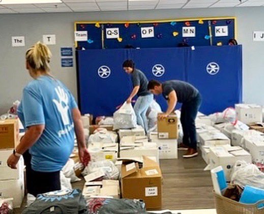 mb_benefits's tweet image. Happy #TBT from our Cincinnati #MBGivesBack team! 💙 In September, MBers volunteered for the 3rd year in a row at the Down Syndrome Association of Greater Cincinnati to help them prepare for their annual #BuddyWalk! Our MBers organized t-shirts for the 13k participants!